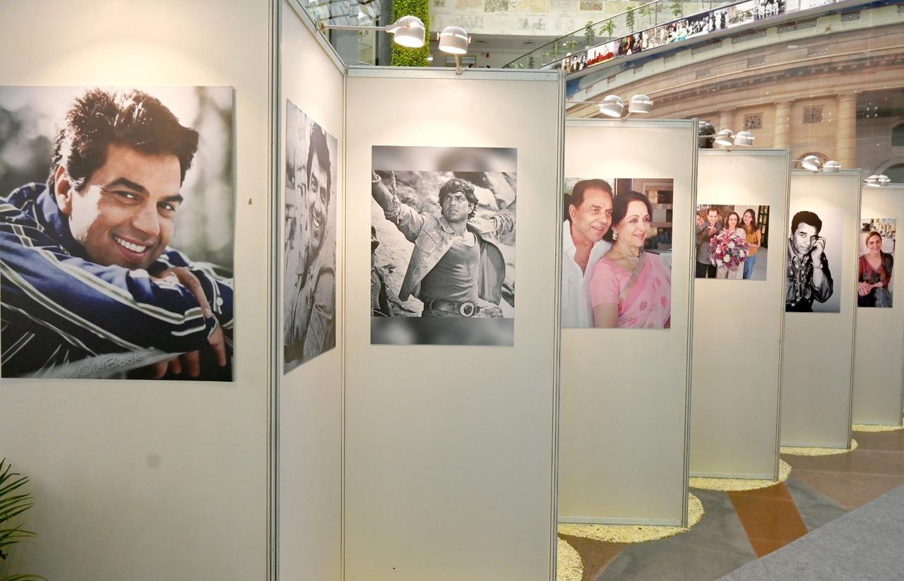 A special memorial with pictures from Dharmendra's life were displayed at the venue.